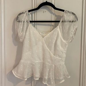 Adorable pull sleeve top size M